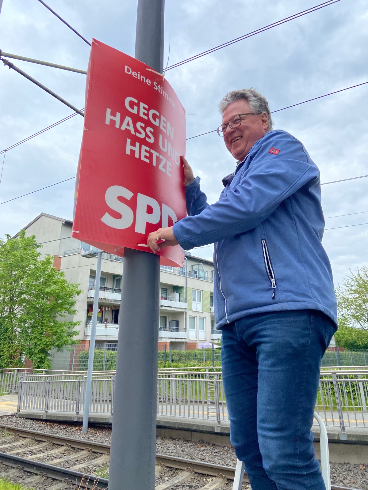 Europawahlkampf nimmt Fahrt auf – Wahlplakate hängen